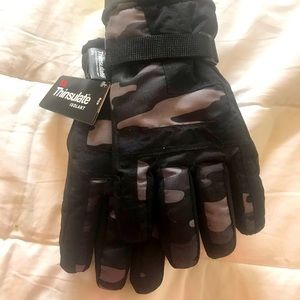 New with tags, Tek Gear boys ski gloves